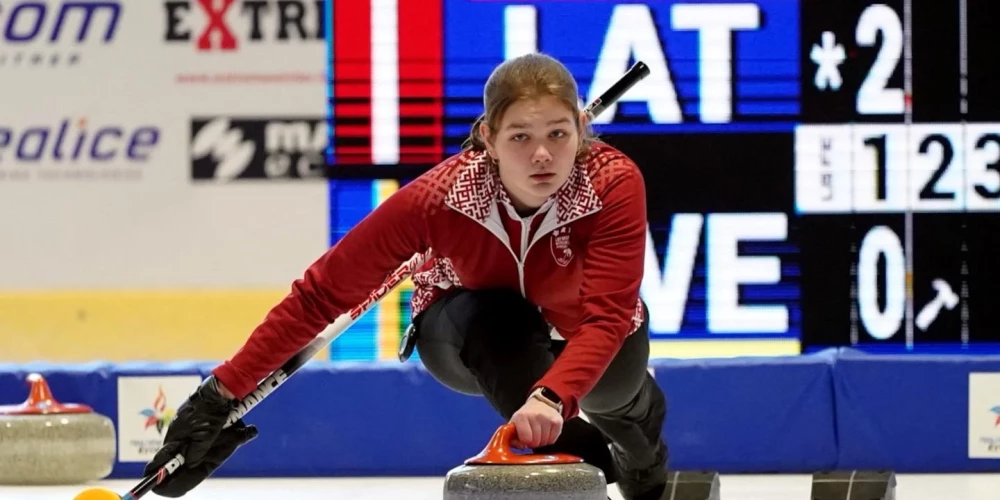 Ar četrām uzvarām piecās spēlēs Latvijas komanda grupā saglabā pirmo vietu.