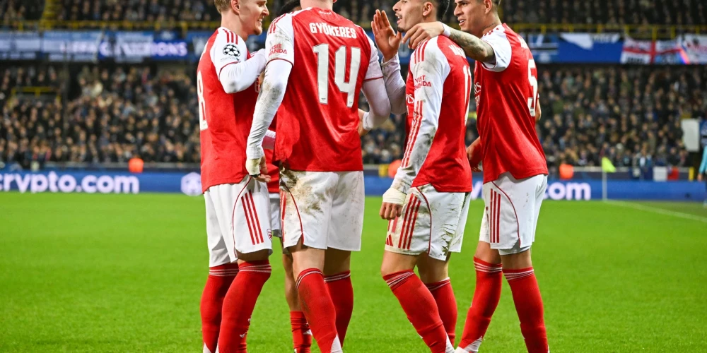 Londonas "Arsenal" futbolisti, tuvojoties gada nogalei atrodas līderpozīcijā gan UEFA Čempionu līgā, gan Anglijas premjerlīgas tabulās.