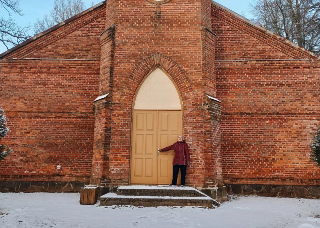 Iedzīvotāju iniciatīvas projektā nomainītas Piksāru baznīcas durvis