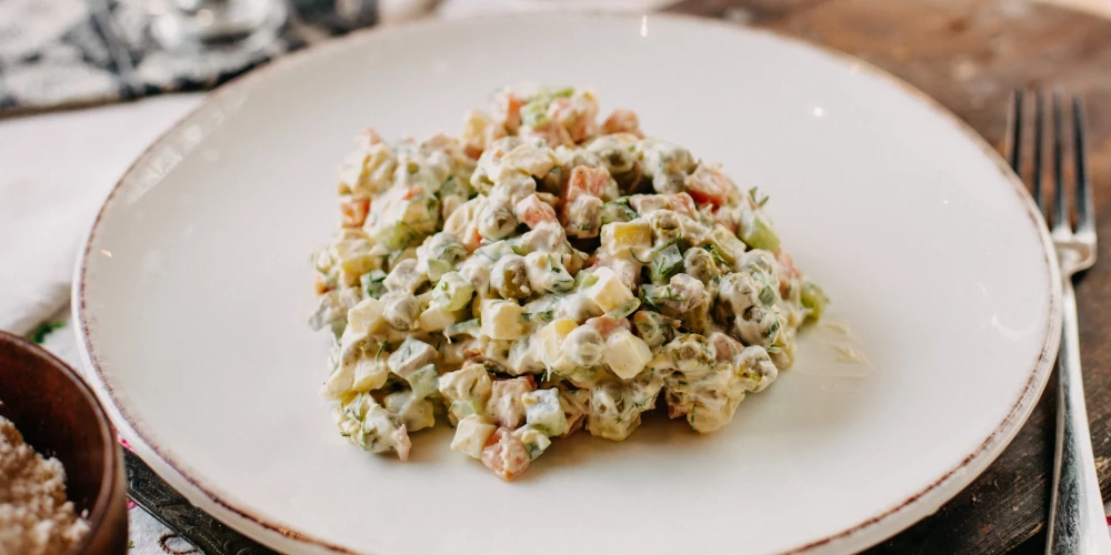 Данные опроса показывают, что суть рецепта салата «Рассол» ясна большинству жителей Латвии.