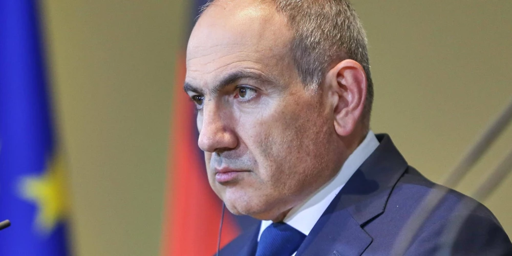 Maskavā dronu uzbrukuma dēļ nav varējusi nolaisties Armēnijas premjera lidmašīna.