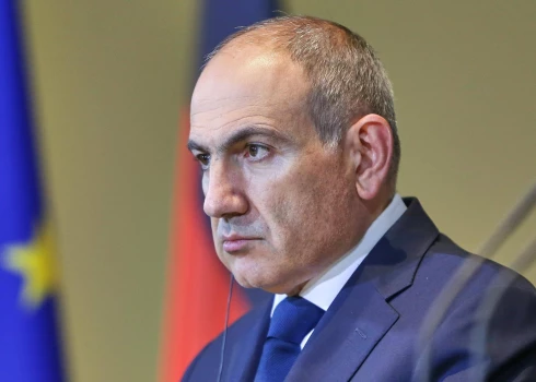 Maskavā dronu uzbrukuma dēļ nav varējusi nolaisties Armēnijas premjera lidmašīna.