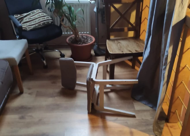 Pagājušās nedēļas brīvdienās desmit vandaļu banda pastrādāja posta darbus viesu namā "Laimnieki" Ropažu novadā.