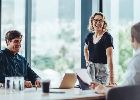 С такой зарплатой можно и повеселиться.