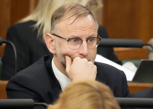 Министр сообщения Атис Швинка.