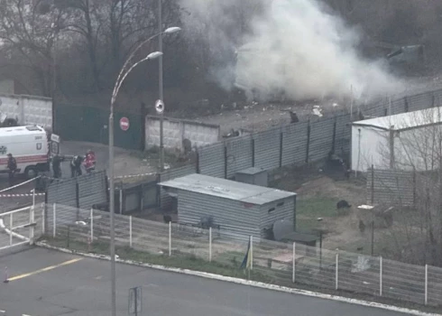 Skats uz vietu, kur nogranda sprādziens.