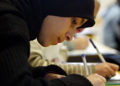 Austrija aizliedz musulmaņu galvassegu lietošanu skolās