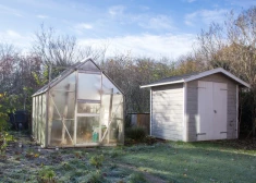 Kam ziemā jāpievērš uzmanība, lai siltumnīca izturētu līdz pavasarim?