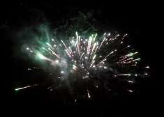 Не везде в Латвии Новый год наступает ровно в полночь: Вентспилс устроит салют по своему времени