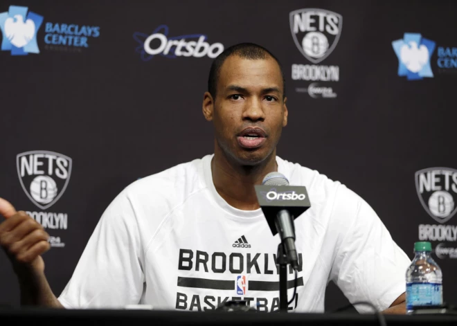 NBA pirmais atklātais geju spēlētājs Džeisons Kolinss atklāj briesmīgu vēsti