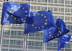 Eiropas Savienība uz nenoteiktu laiku iesaldē Krievijas aktīvus, Kremļa sabiedrotās nespēj likt sprunguļus