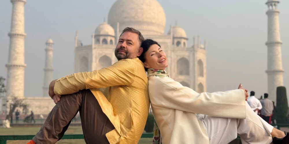 Iedvesmas trenere un kādreizējā radiogeiša Ieva Adamss nupat kā ar savu mīļoto Vladimiru atgriezusies no Indijas, kur savā 50. jubilejā piedzīvoja tantrisku retrītu un simbolisku kāzu rituālu.