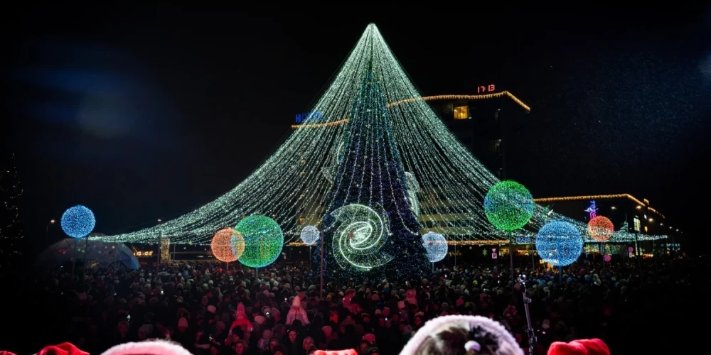 Самые красивые рождественские елки в Латвии в 2025 году.