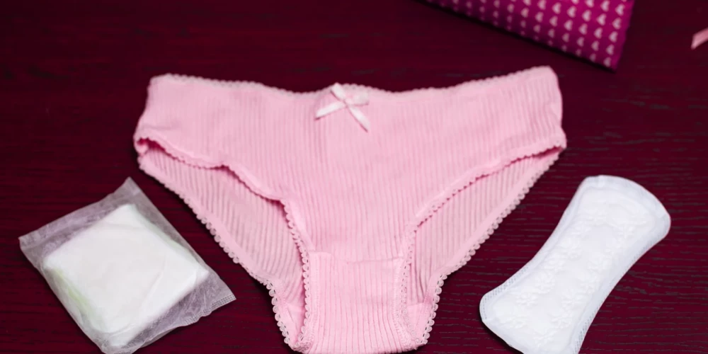 Sociālajos tīklos diskutē, vai tā ir vecāku, vai skolu atbildība - runāt ar bērniem par menstruācijām.