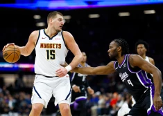 Jokičs sekmē "Nuggets" 11. uzvaru izbraukumā pēc kārtas; "Celtics" panākumu sērija pārtrūkst pret "Bucks"