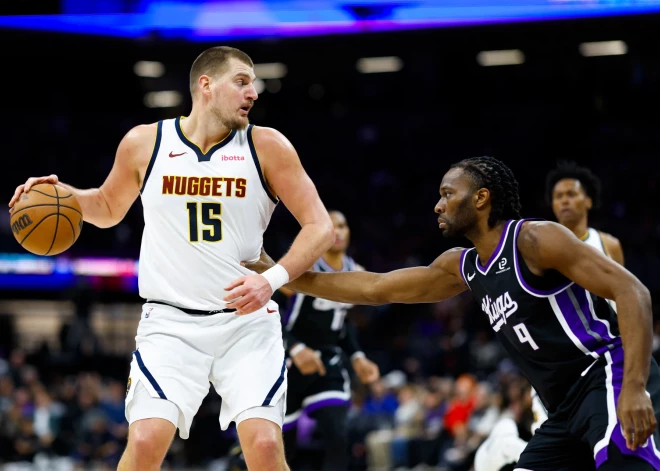 Jokičs sekmē "Nuggets" 11. uzvaru izbraukumā pēc kārtas; "Celtics" panākumu sērija pārtrūkst pret "Bucks"