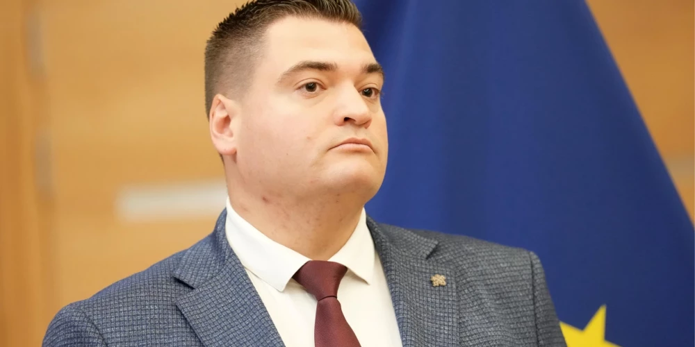 Ratnieks aptur lēmumprojektu par "Rīgas namu pārvaldnieka" pārdošanu.