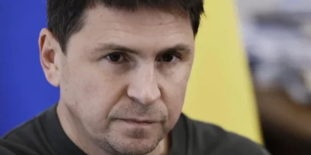 Ukrainas prezidenta Volodimira Zelenska kancelejas vadītāja padomnieks Mihailo Podoļaks paziņojis, ka Ukraina miera labad ir gatava veikt būtisku piekāpšanos.