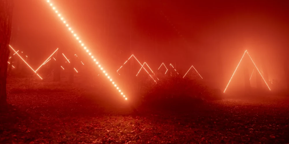 В Риге появится тропа, где зиму встречают светом, масками и горячим чаем.