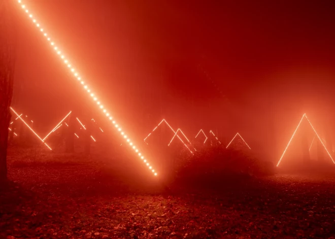 Вечерняя прогулка среди огней: в Латвийском этнографическом музее открывается новая тропа света