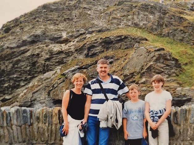 Kopā ar ģimeni Skotijas kalnos. 2003. gads.