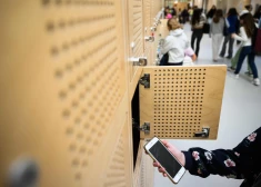 Izraēlas pamatskolās bērni vairs nedrīkstēs lietot mobilos tālruņus