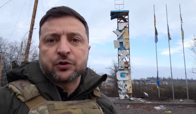 Volodimirs Zelenskis pie Kupjanskas robežzīmes.