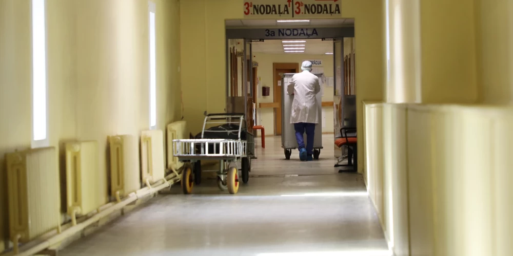 Slimnīcu apmeklētājiem būs jārēķinās ar būtiskiem ierobežojumiem