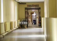 Gripas epidēmijas dēļ slimnīcās nosaka ierobežojumus apmeklētājiem