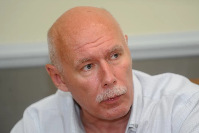 Доктор Апинис.