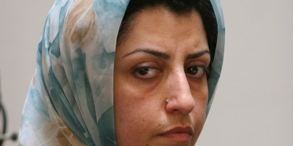 Par protestu piemiņas ceremonijā Irānā aizturēta Nobela laureāte.