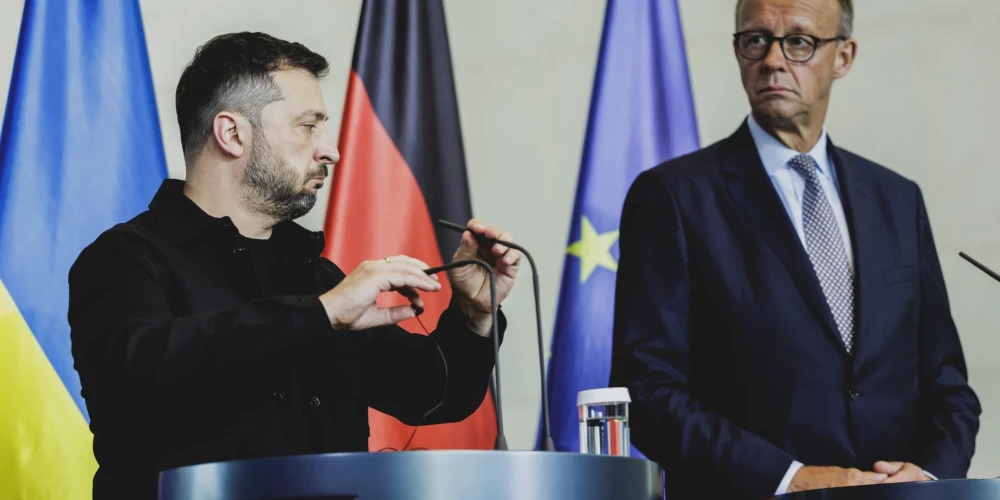 Mercs pirmdien Berlīnē tiksies ar Zelenski.