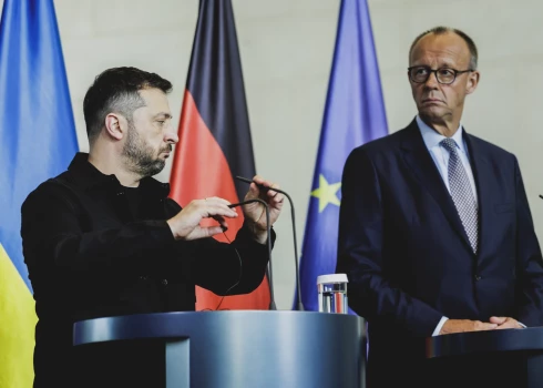 Mercs pirmdien Berlīnē tiksies ar Zelenski.