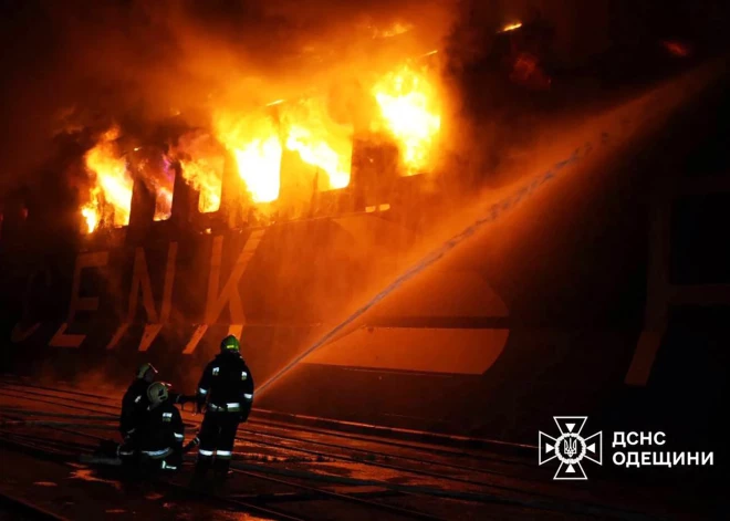 VIDEO: Krievijas gaisa triecienā Odesas apgabalā bojāts Turcijas prāmis