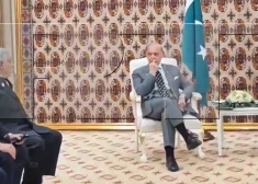 VIDEO: sociālajos tīklos smejas par Pakistānas premjerministra neveiklo tikšanos ar Putinu