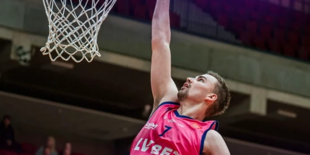 "Rīgas zeļļi" mača galotnē nodrošina uzvaru pār "Liepāju".