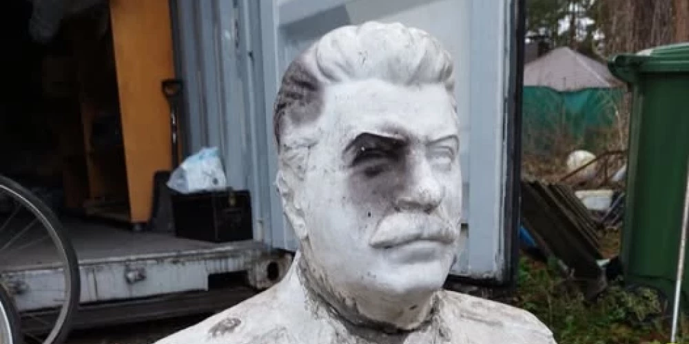 Sociālajos tīklos uzmanību piesaista sludinājums ar Staļina krūšutēlu.