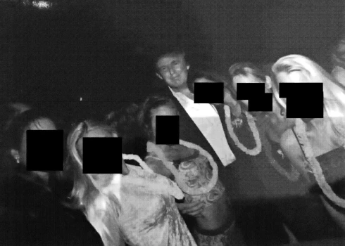 Publiskoti jauni attēli no Epstīna īpašuma, kuros redzami pasaules ietekmīgākās personas.