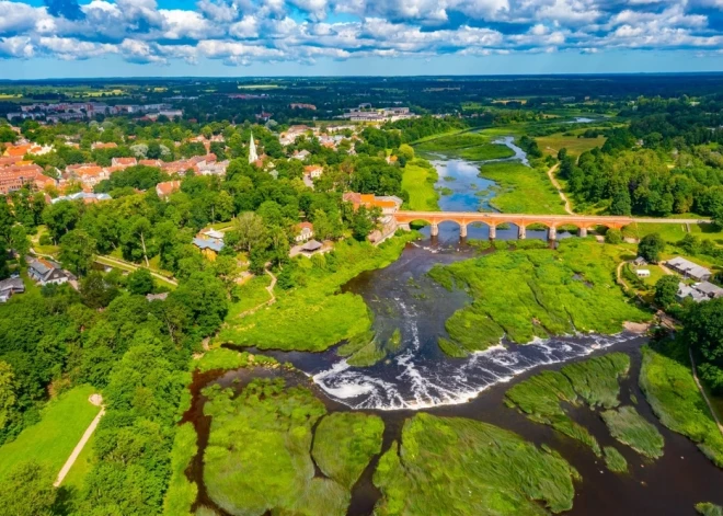 Туристам в Кулдиге могут добавить новую строку в счет: куда пойдут деньги