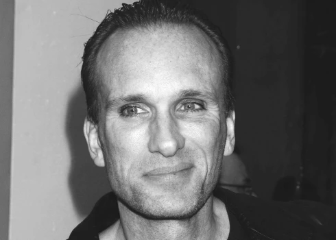 60 gadu vecumā mūžībā devies aktieris Pīters Grīns.