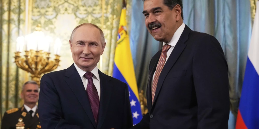 Krievijas vadītājs Vladimirs Putins un Venecuēlas diktators Nikolass Maduro.