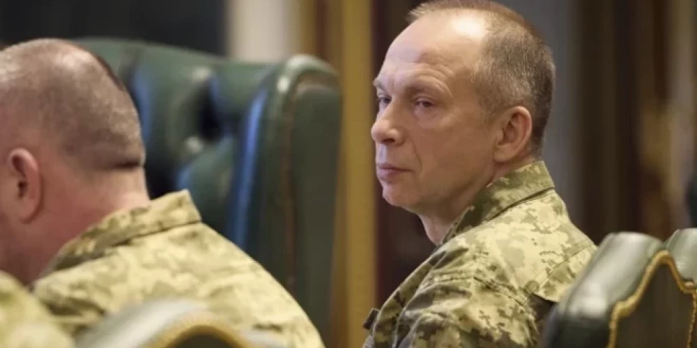 Krievijas armija nosūtījusi papildu rezerves uz Pokrovskas un Mirnohradas virzieniem Doneckas apgabalā, paziņojis Ukrainas armijas komandieris ģenerālis Oleksandrs Sirskis