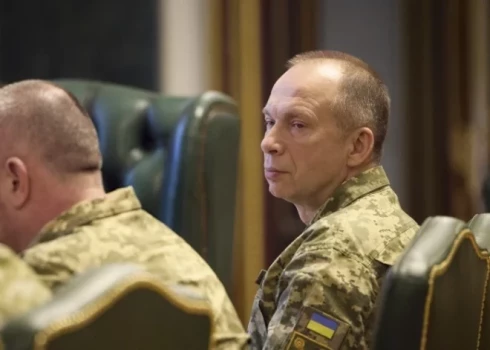 Krievijas armija nosūtījusi papildu rezerves uz Pokrovskas un Mirnohradas virzieniem Doneckas apgabalā, paziņojis Ukrainas armijas komandieris ģenerālis Oleksandrs Sirskis