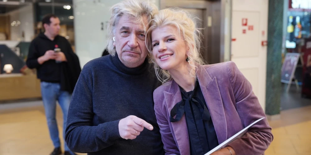 Daina Ēķe, izmantojot krāsainas ilustrācijas, vienkāršu valodu un saistošus uzdevumus, ar grāmatas "Gribu būt arhitekts" palīdzību jaunajiem lasītājiem izskaidro, kas vispār ir arhitektūra.