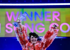 "Eirovīzijas" uzvarētājs Nemo atdod savu balvu, protestējot pret Izraēlas dalību 2026.gada konkursā