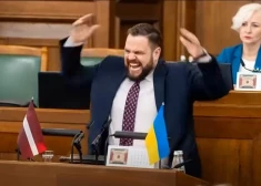 "Иногда хотелось бы вот так": видео депутата Сейма набрало популярность в соцсетях