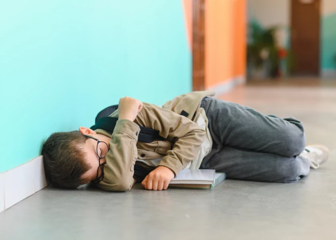 В Бауске школьник напал на одноклассника и стал его душить: пострадавший оказался в больнице