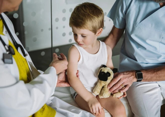 В разгар пандемии гриппа в Латвии образовалась нехватка вакцин для групп риска