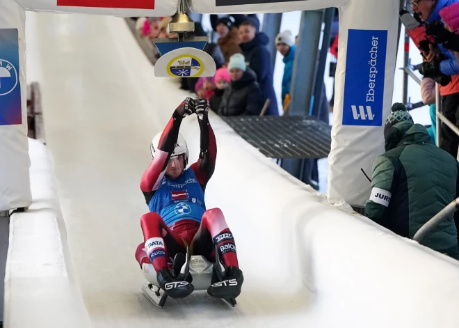 Latvijas kamaniņu braucējiem Pasaules kausa posmā ceturtā vieta stafetē