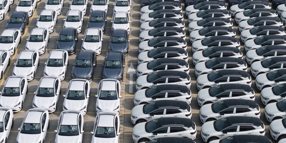 Ķīnā saražotie elektriskie transportlīdzekļi.